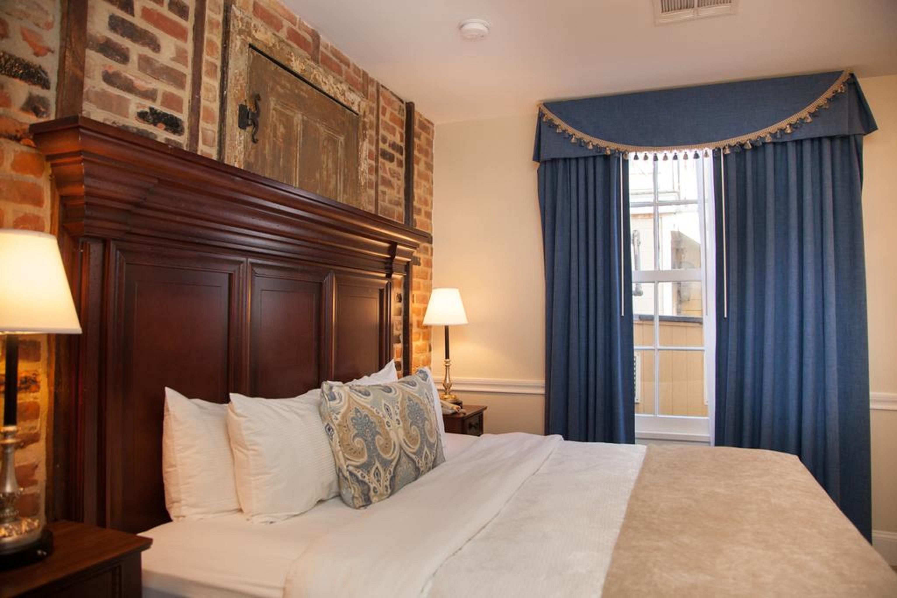 Hotel St. Pierre French Quarter Ню Орлиънс Екстериор снимка