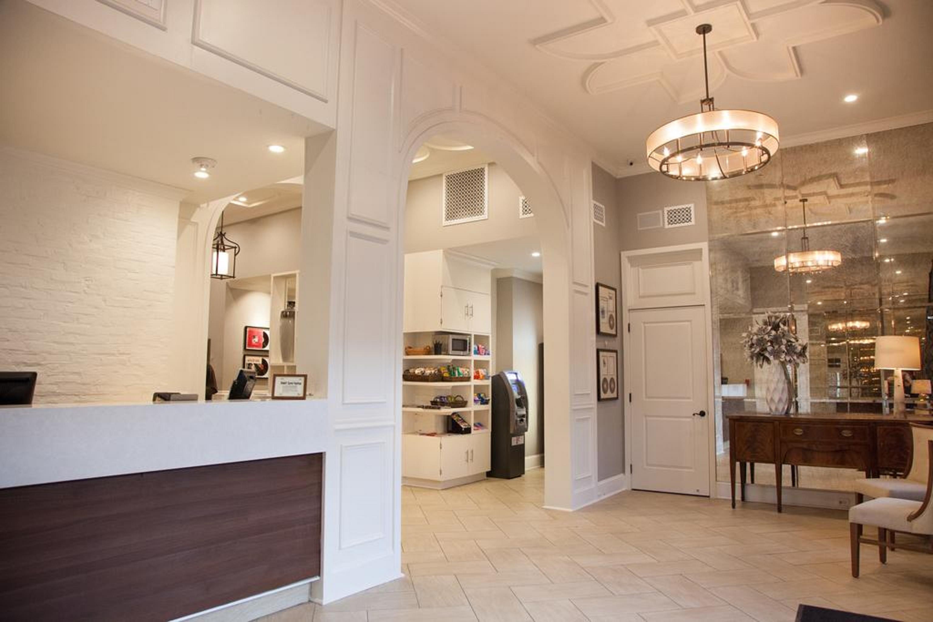 Hotel St. Pierre French Quarter Ню Орлиънс Екстериор снимка