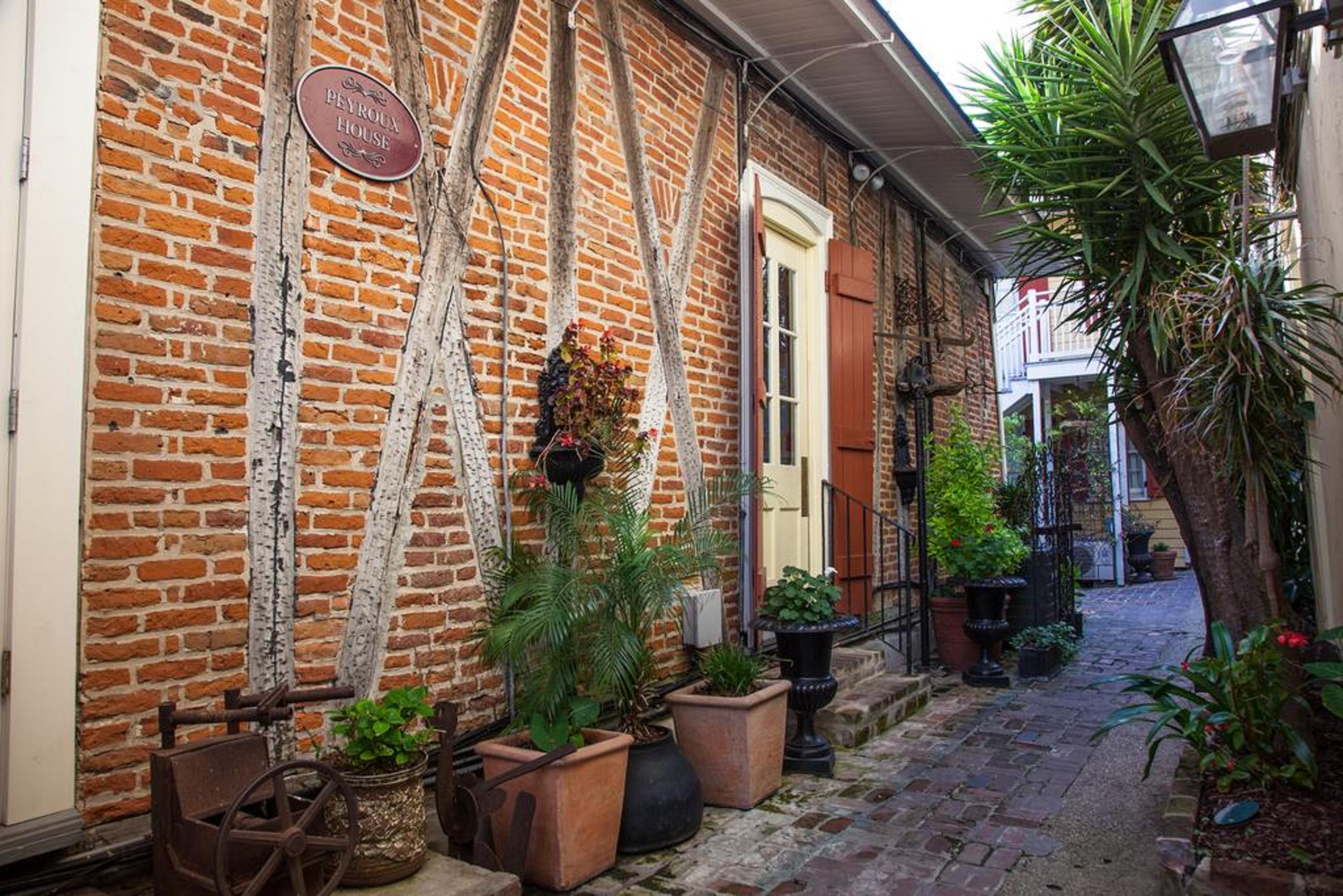 Hotel St. Pierre French Quarter Ню Орлиънс Екстериор снимка
